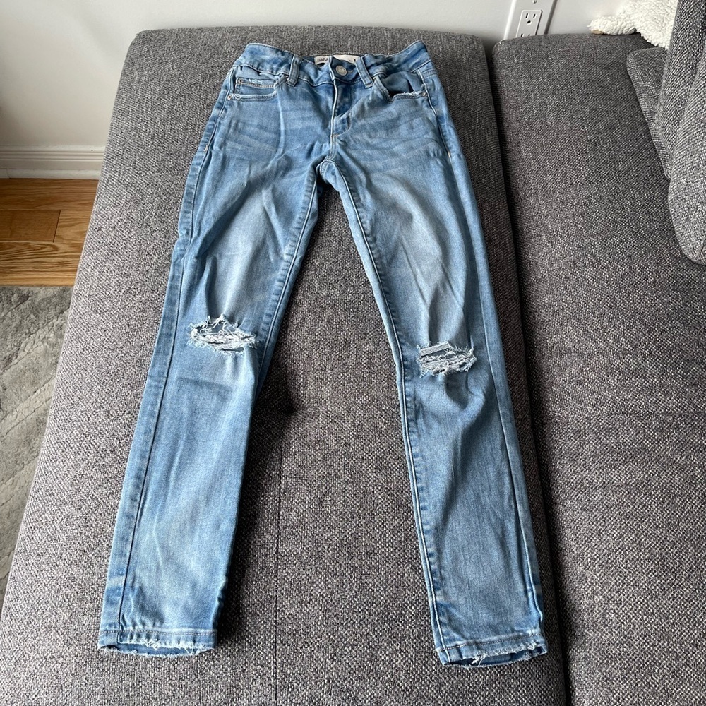 Garage knee distressed jean